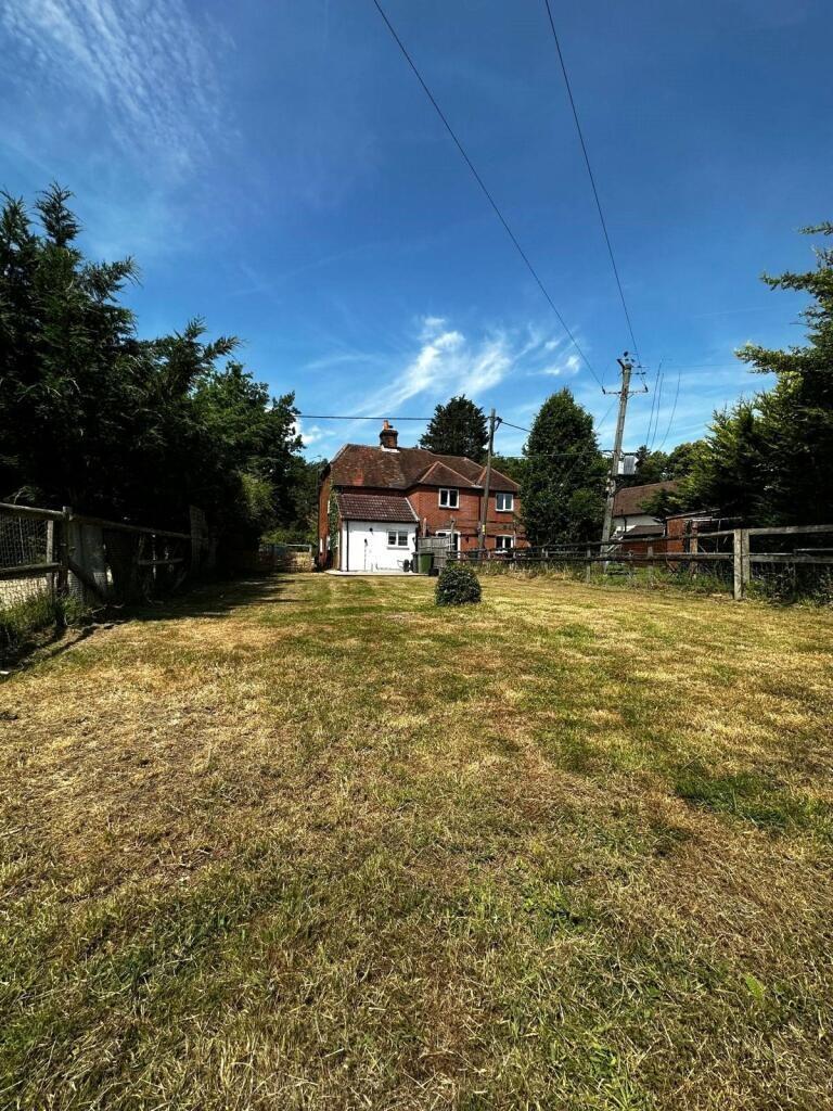 House Reading Road in Sherfield on Loddon