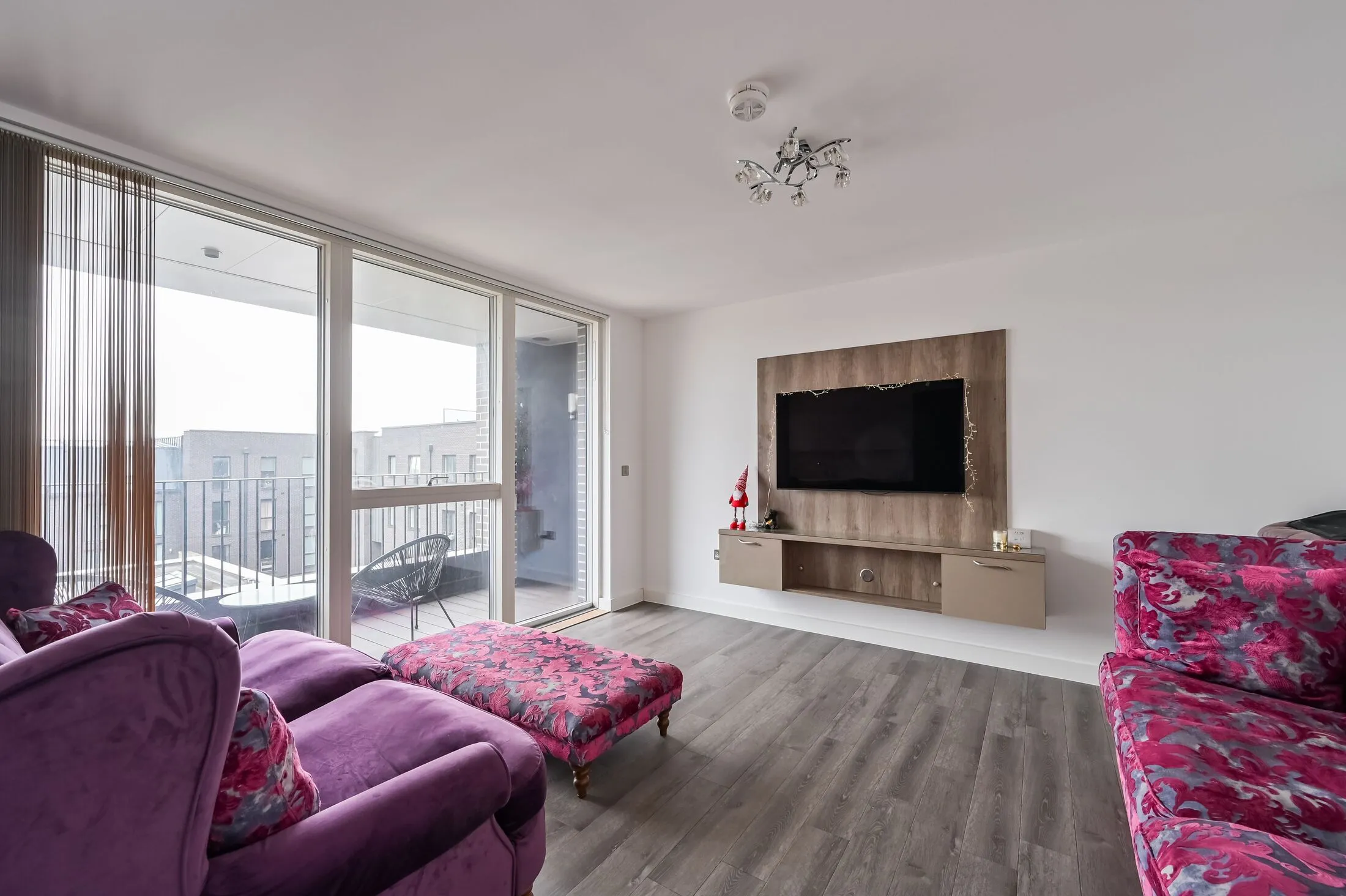 Flat Honour Lea Avenue in Greater London