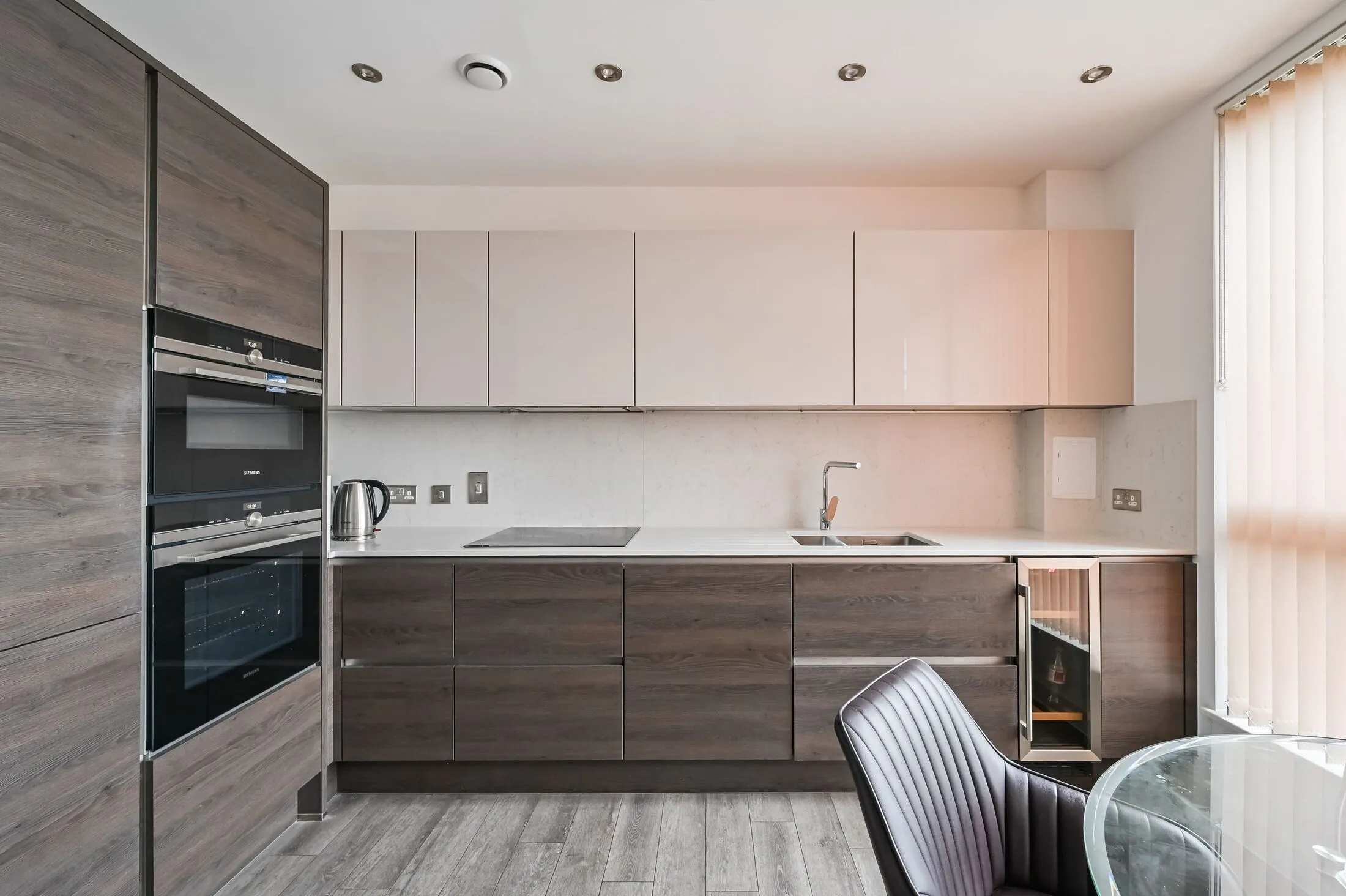 Flat Honour Lea Avenue in Greater London