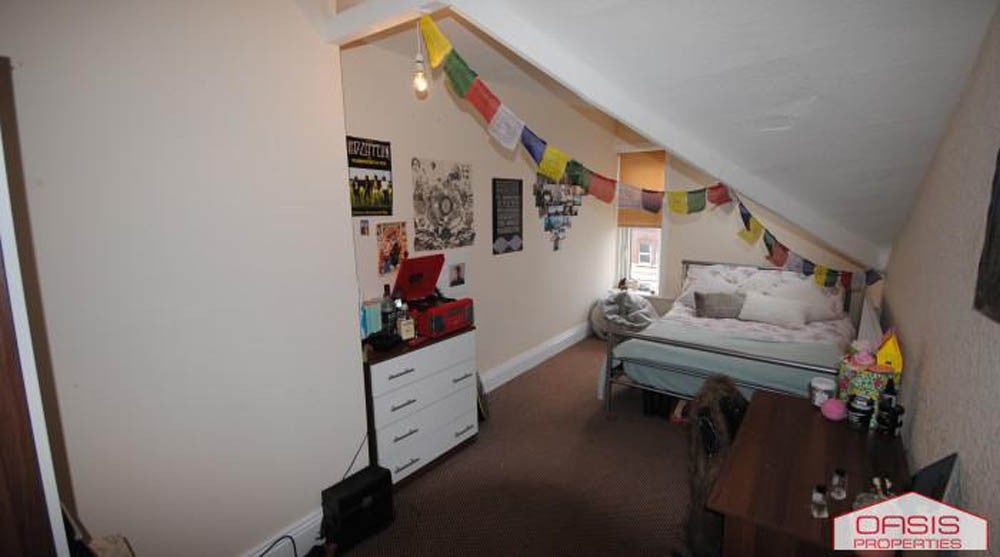 Flat Cardigan Road in Leeds