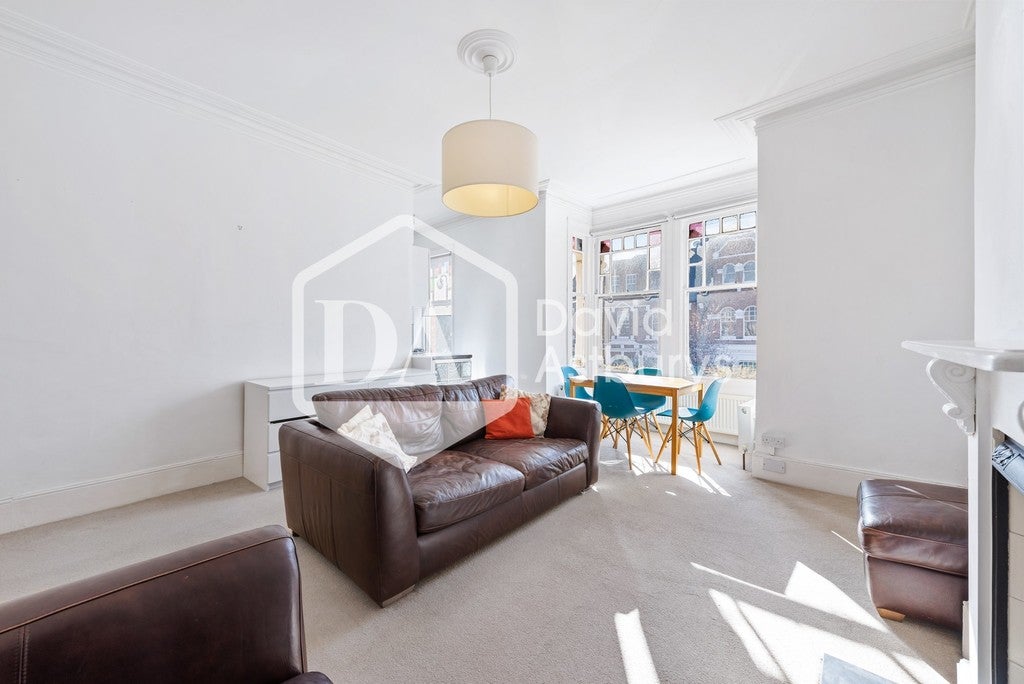 Flat Weston Park in Greater London