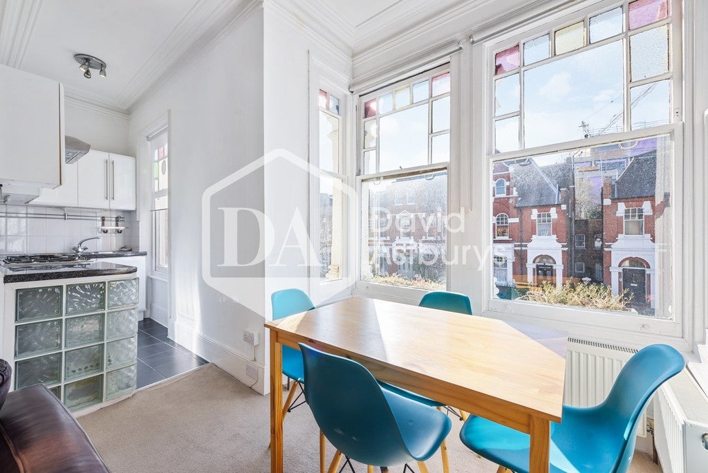 Flat Weston Park in Greater London
