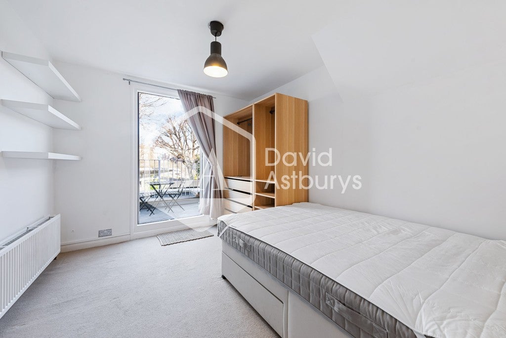 Flat Weston Park in Greater London