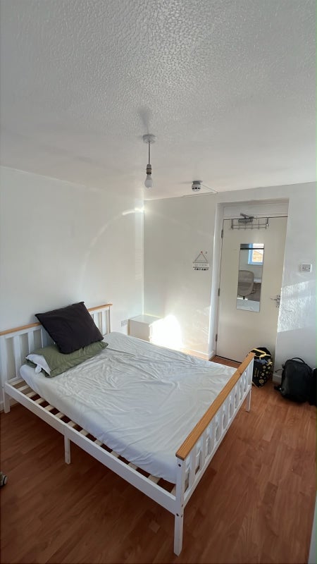 Room Beech Close in Greater London