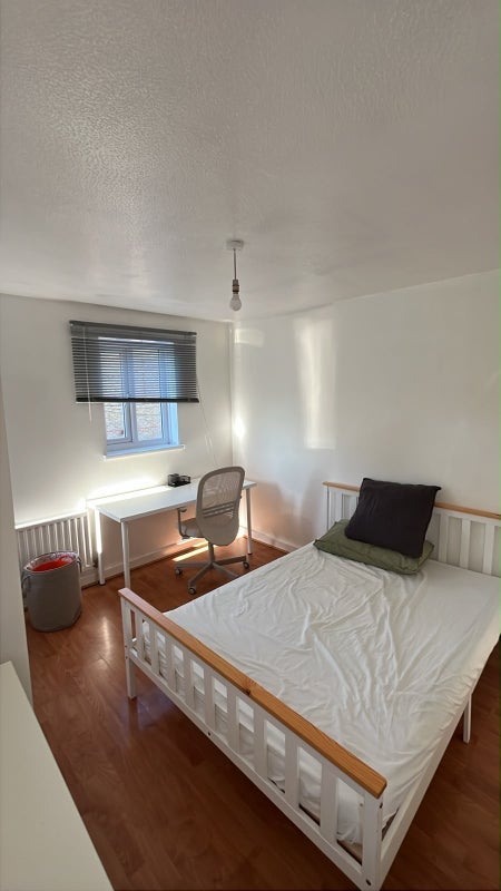 Room Beech Close in Greater London
