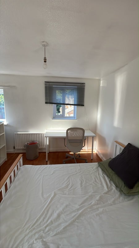 Room Beech Close in Greater London
