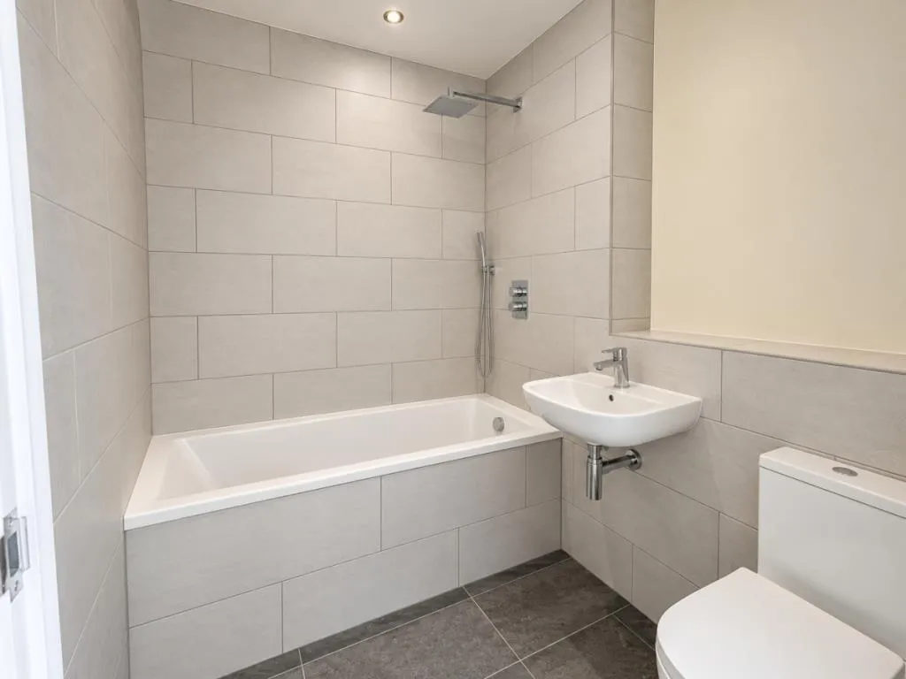 Flat Crouch Hill in Greater London