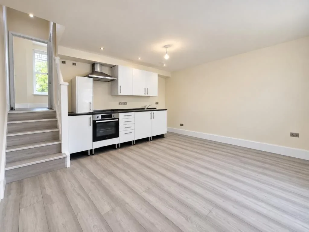 Flat Crouch Hill in Greater London