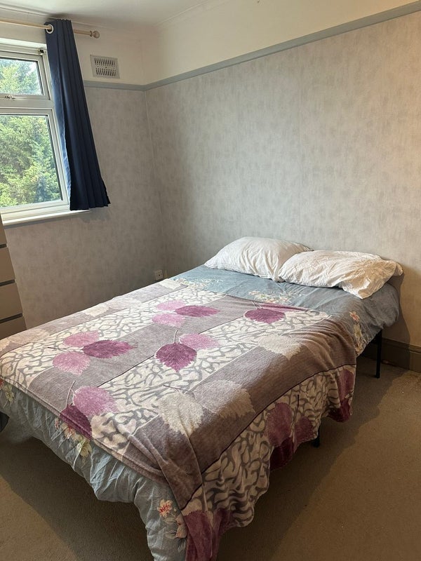 Room Allenswood Road in Greater London