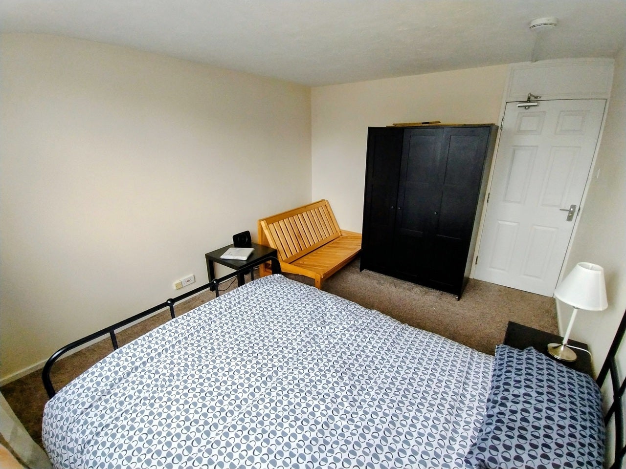 Room Chaucer Road in Rushmoor