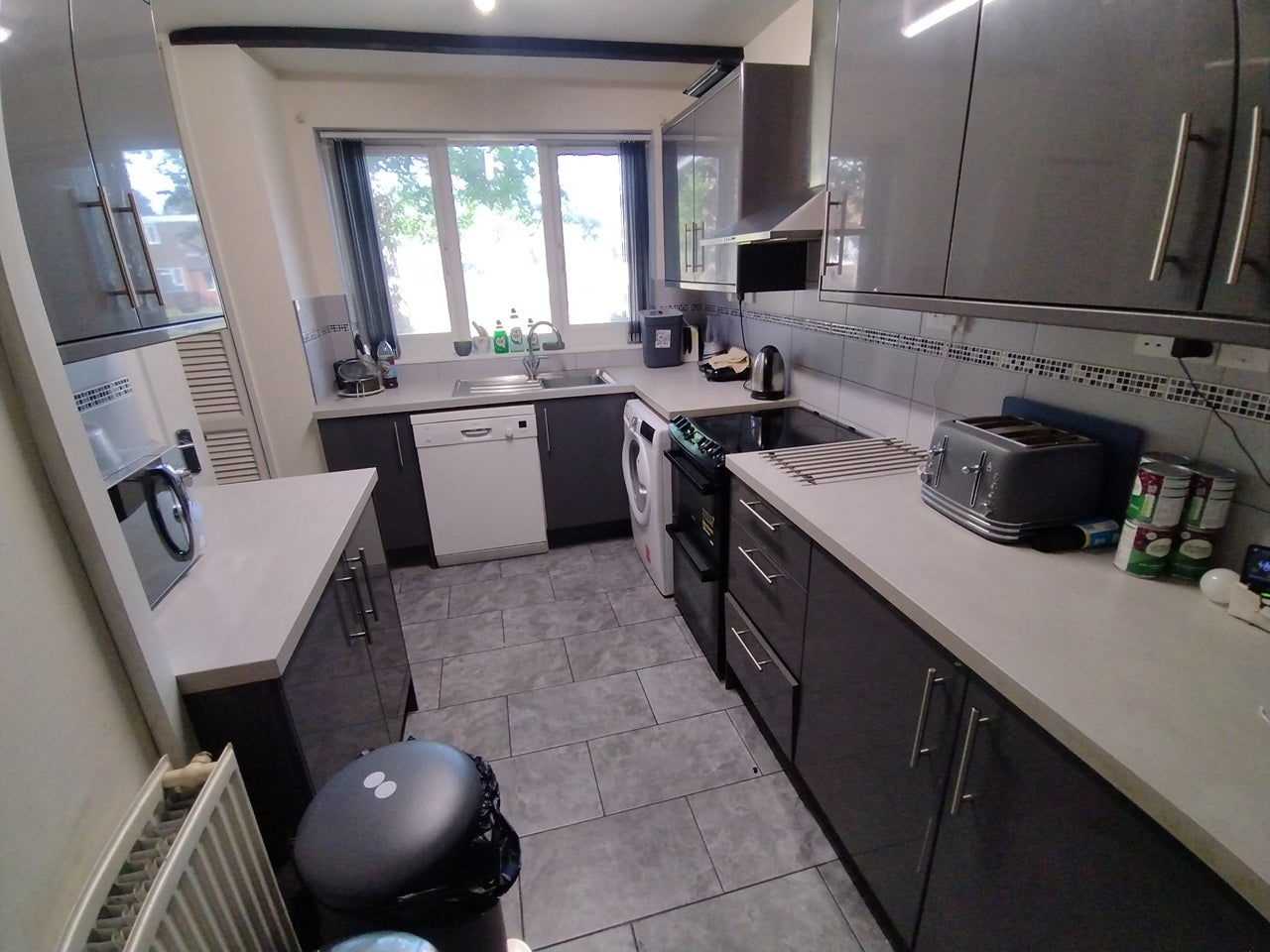 Room Chaucer Road in Rushmoor