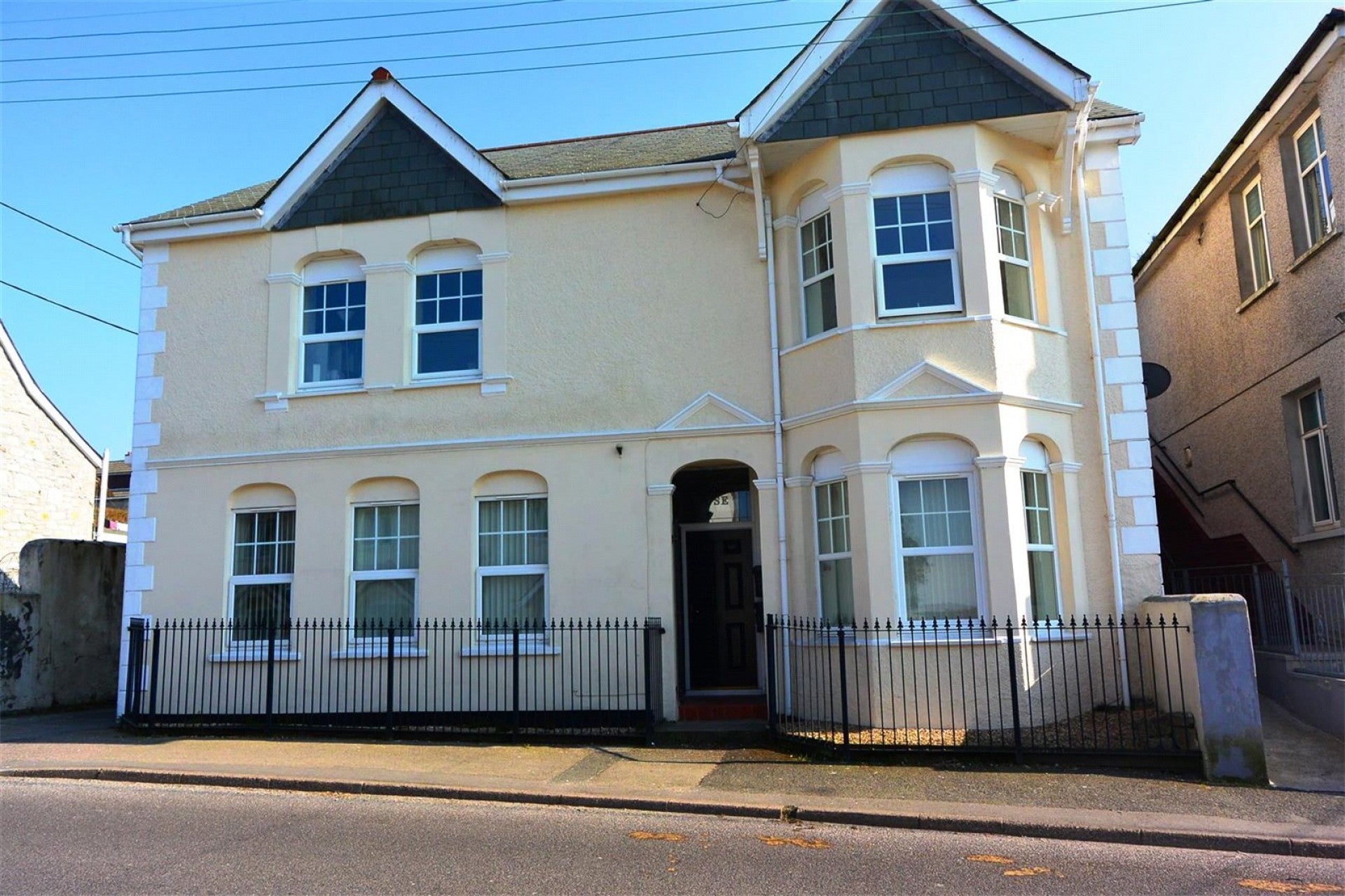 Flat Hendra Heights in St Dennis