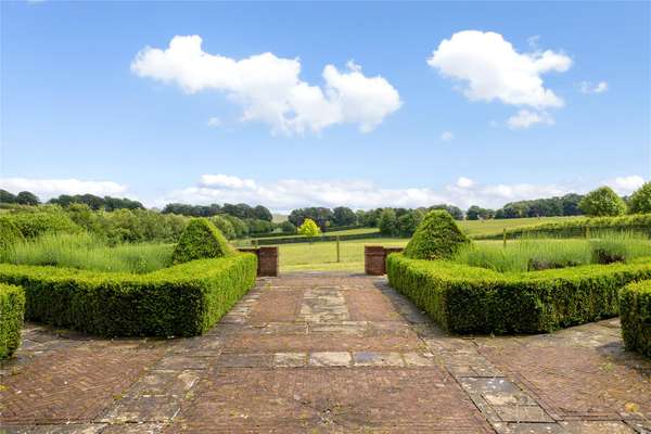 House The Ridgeway in Winterbourne Bassett