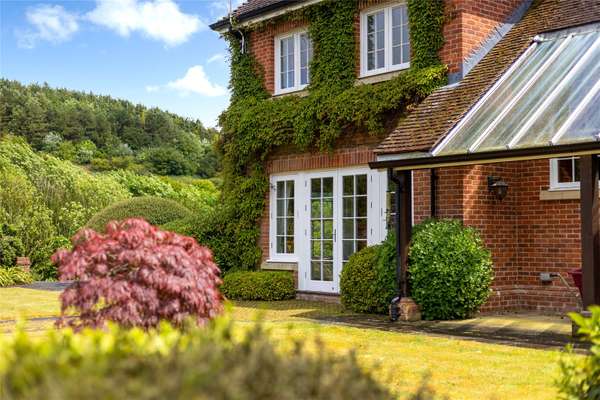 House The Ridgeway in Winterbourne Bassett