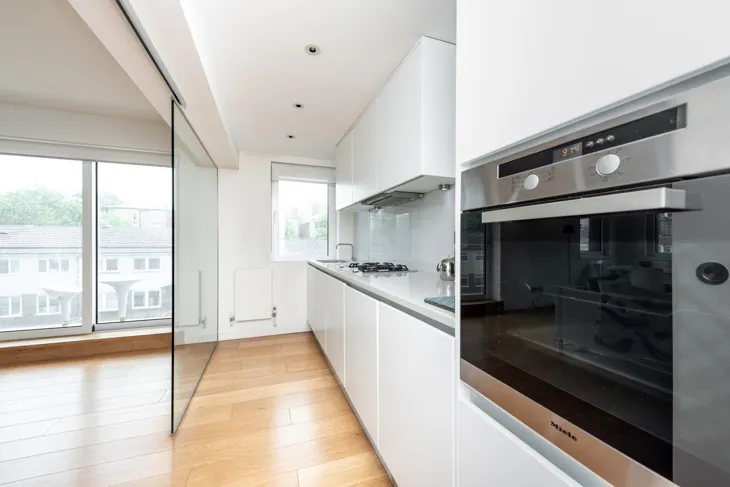 Flat Primrose Hill Road in Greater London