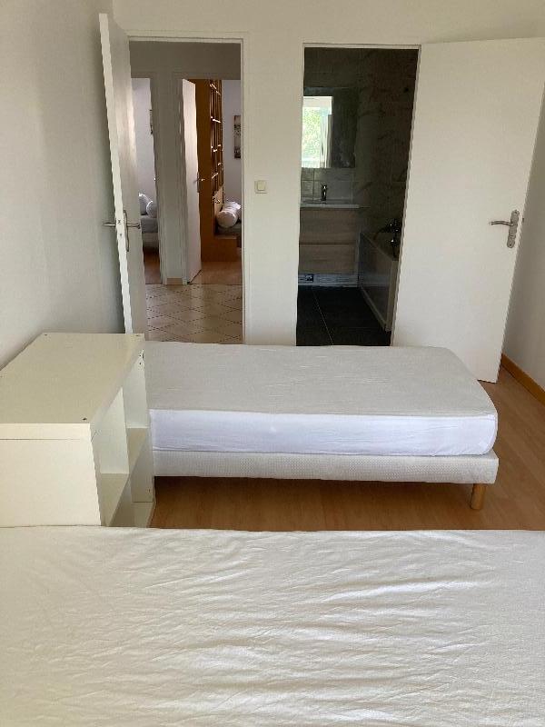 Room Rue des Treilles in Libourne