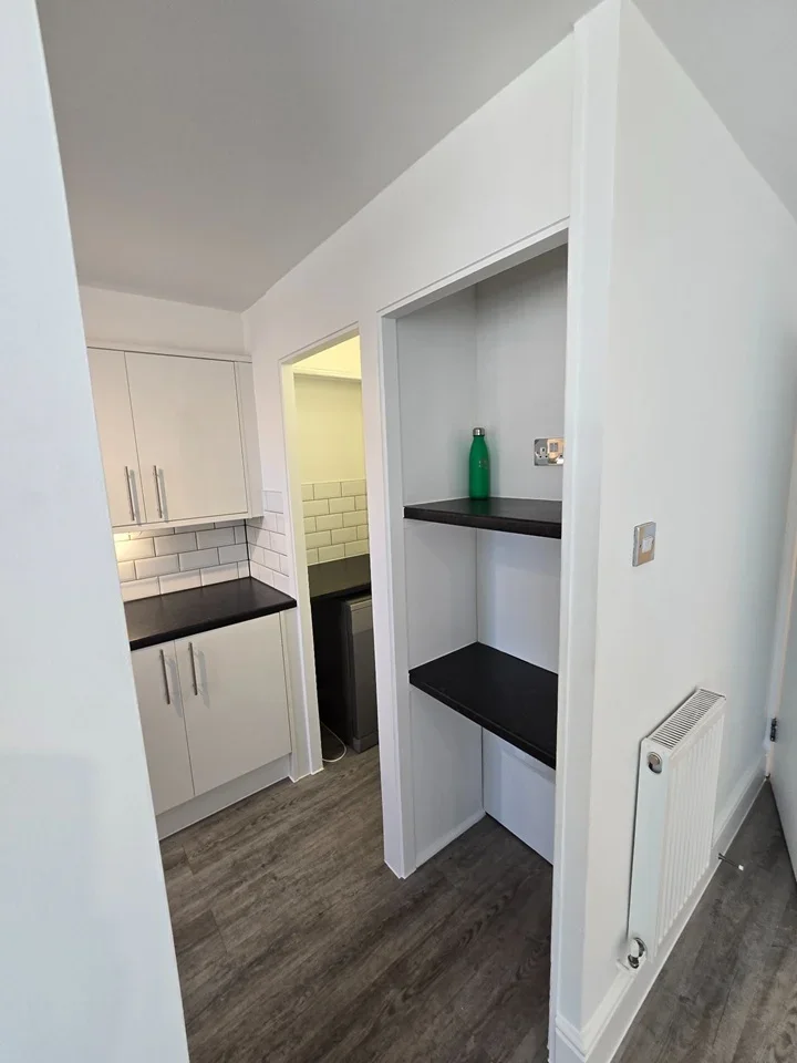 Flat Braithwaite Avenue in Greater London