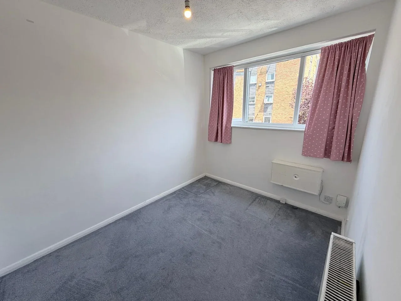 House Aplin Way in Greater London