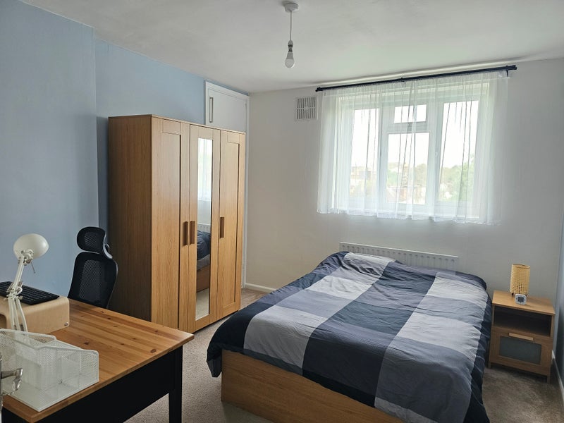 Flat Belthorn Crescent in Greater London
