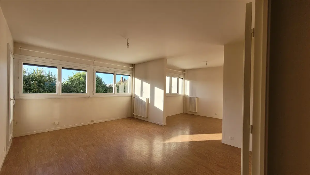 Flat Rue Camille Desmoulins in Tours