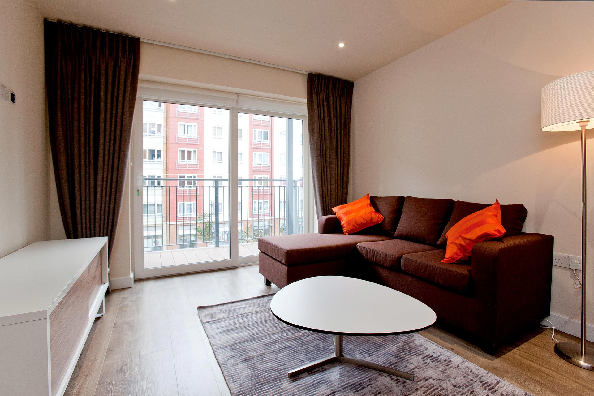Flat Boulevard Drive in Greater London