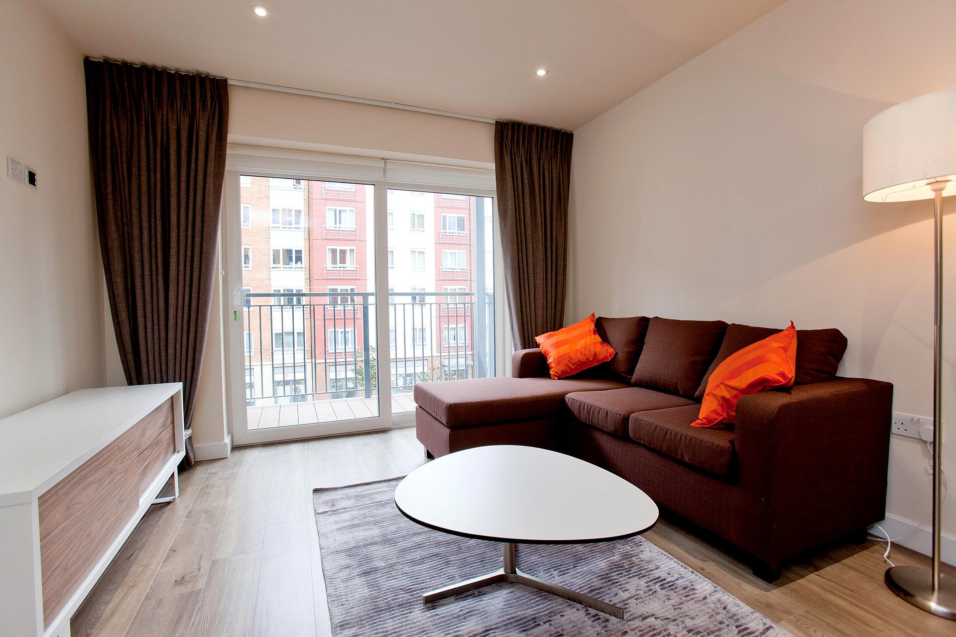 Flat Boulevard Drive in Greater London