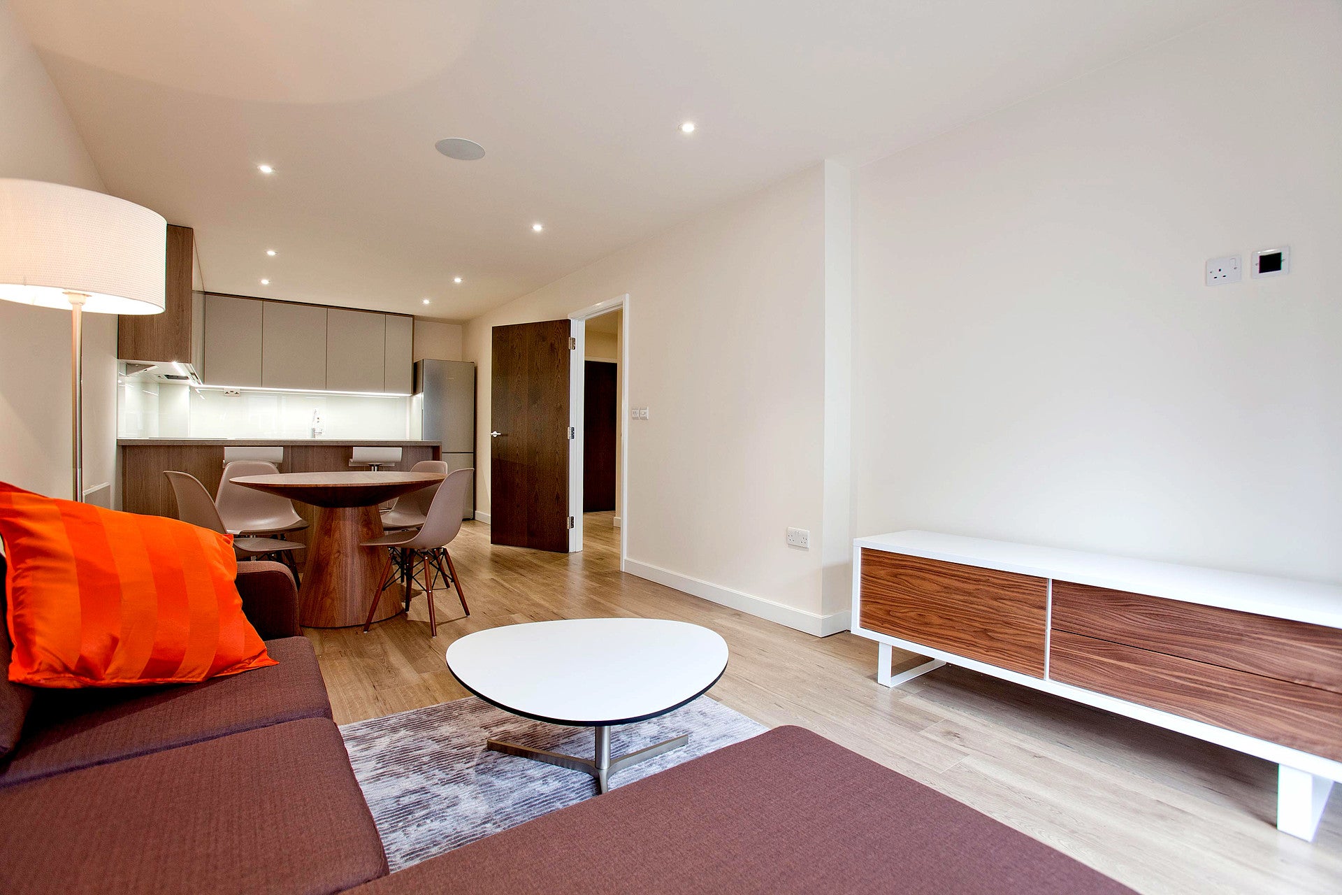 Flat Boulevard Drive in Greater London