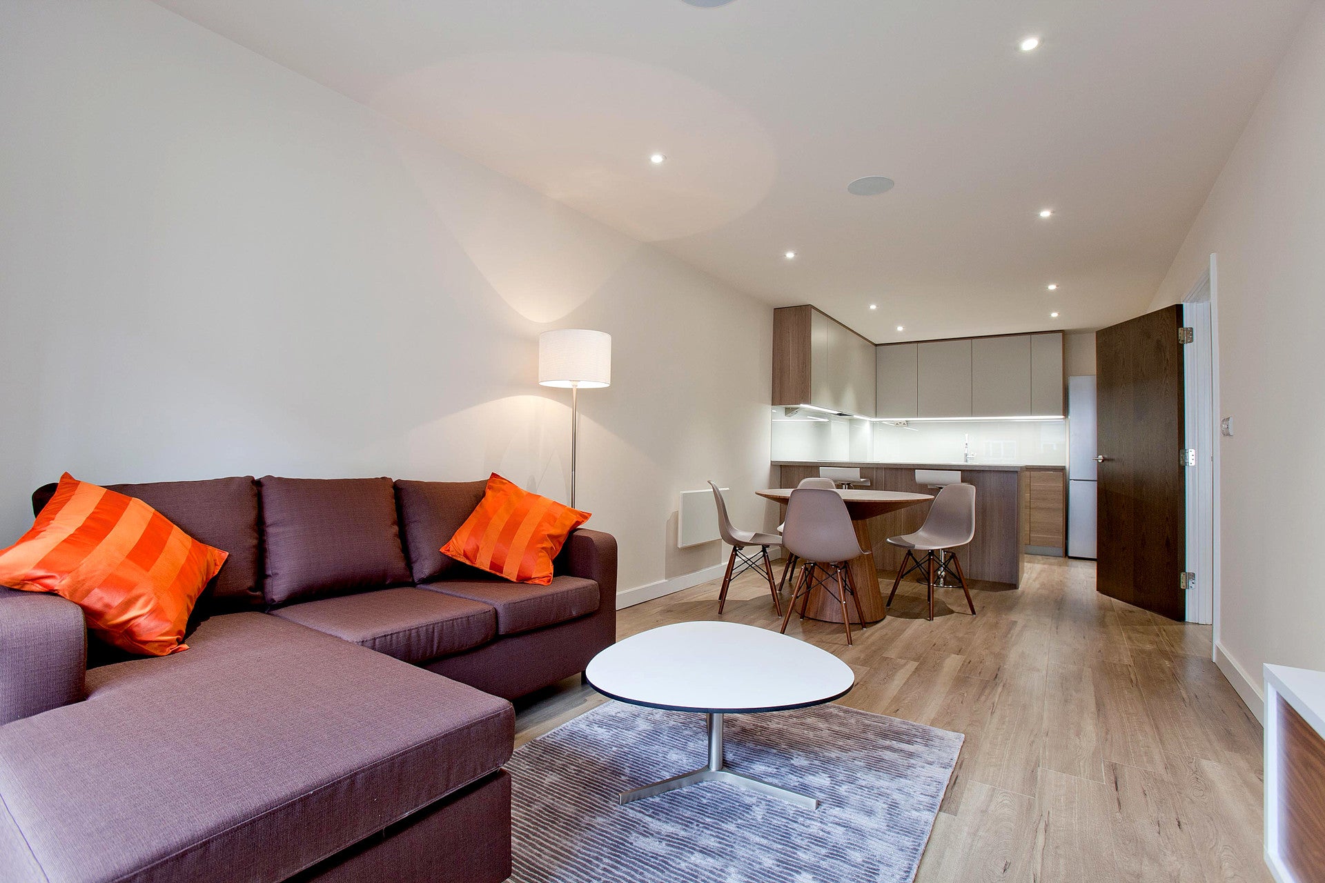 Flat Boulevard Drive in Greater London