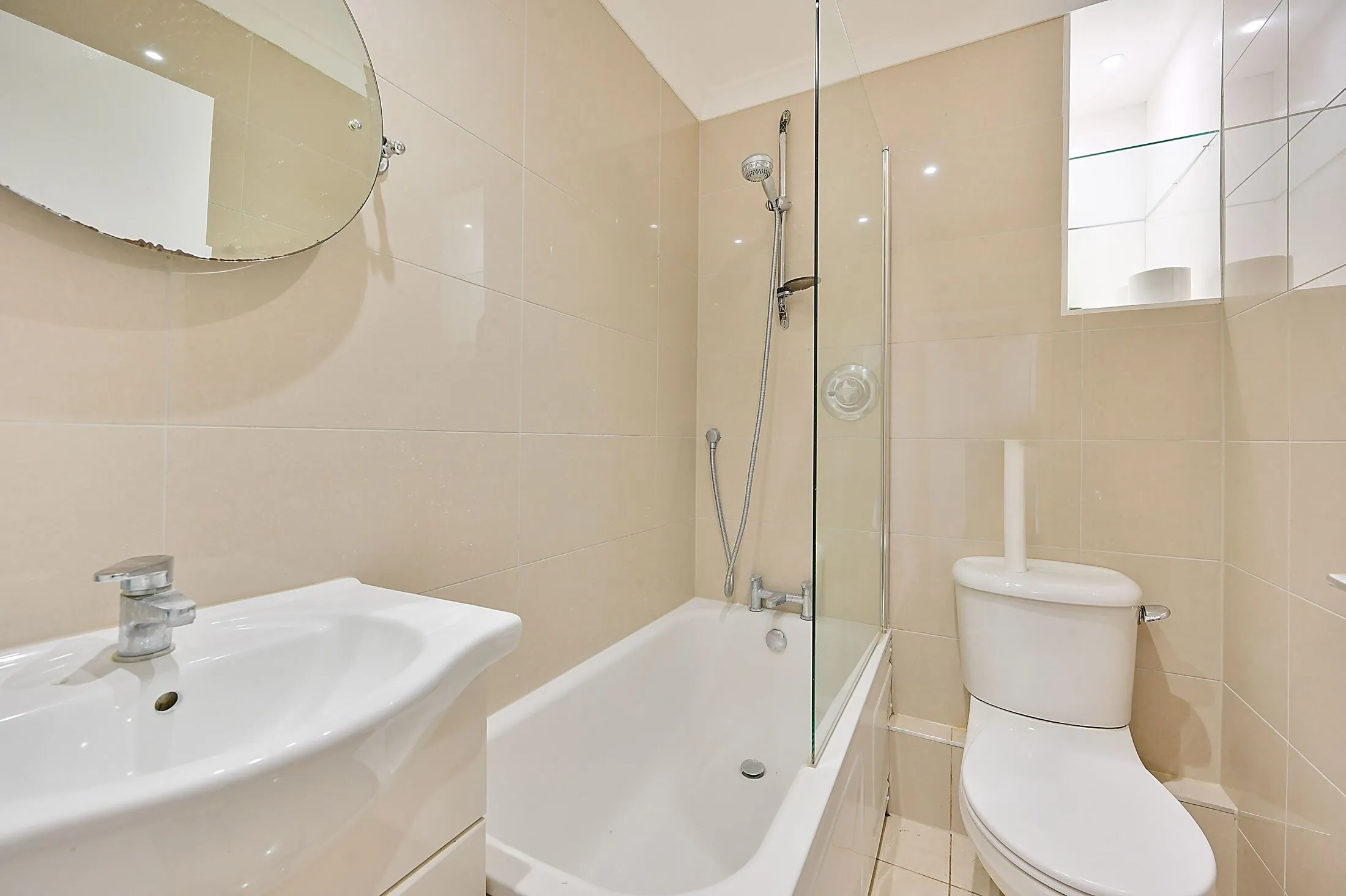 Flat Woodstock Road in Greater London