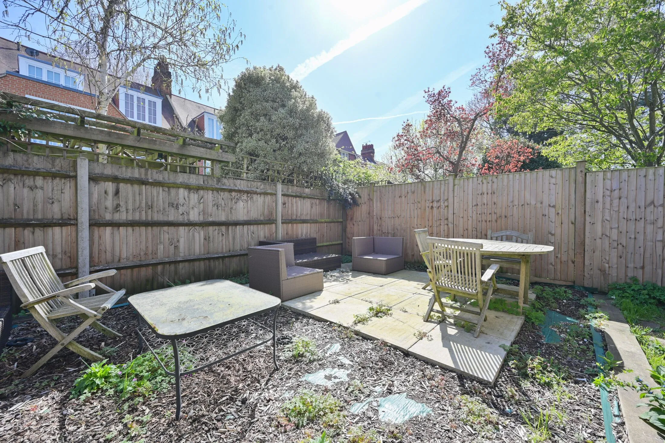 Flat Woodstock Road in Greater London