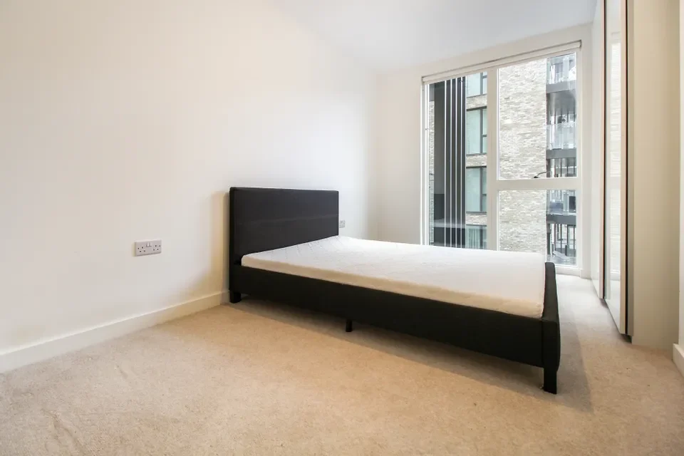 Flat Madeira Street in Greater London