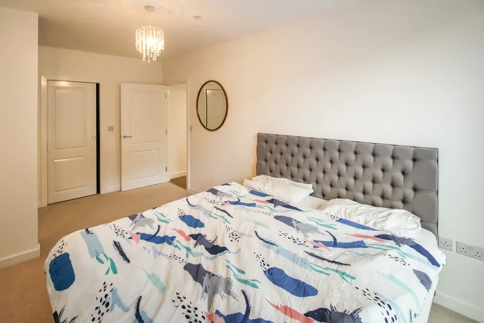Flat Madeira Street in Greater London