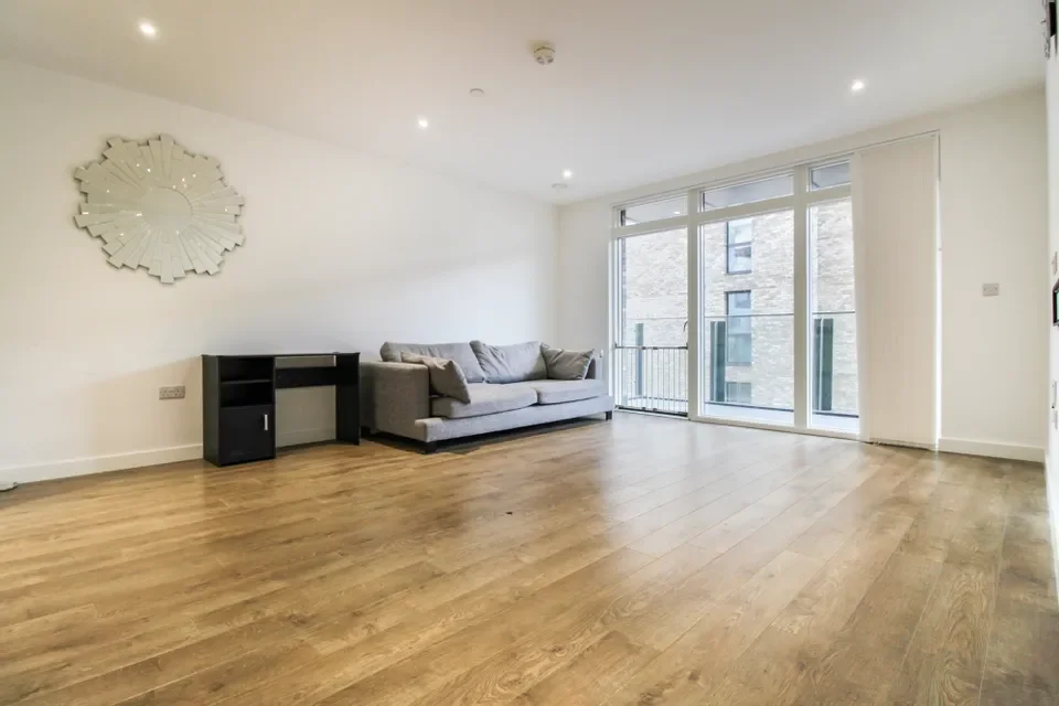 Flat Madeira Street in Greater London