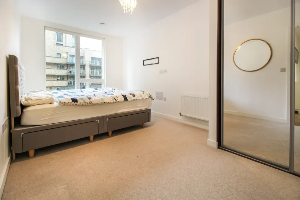 Flat Madeira Street in Greater London