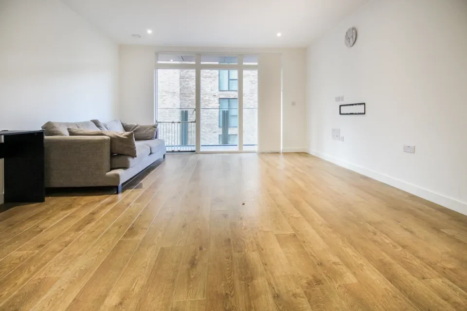 Flat Madeira Street in Greater London
