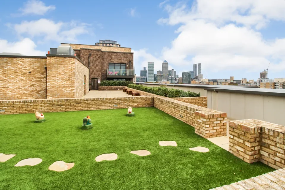 Flat Madeira Street in Greater London