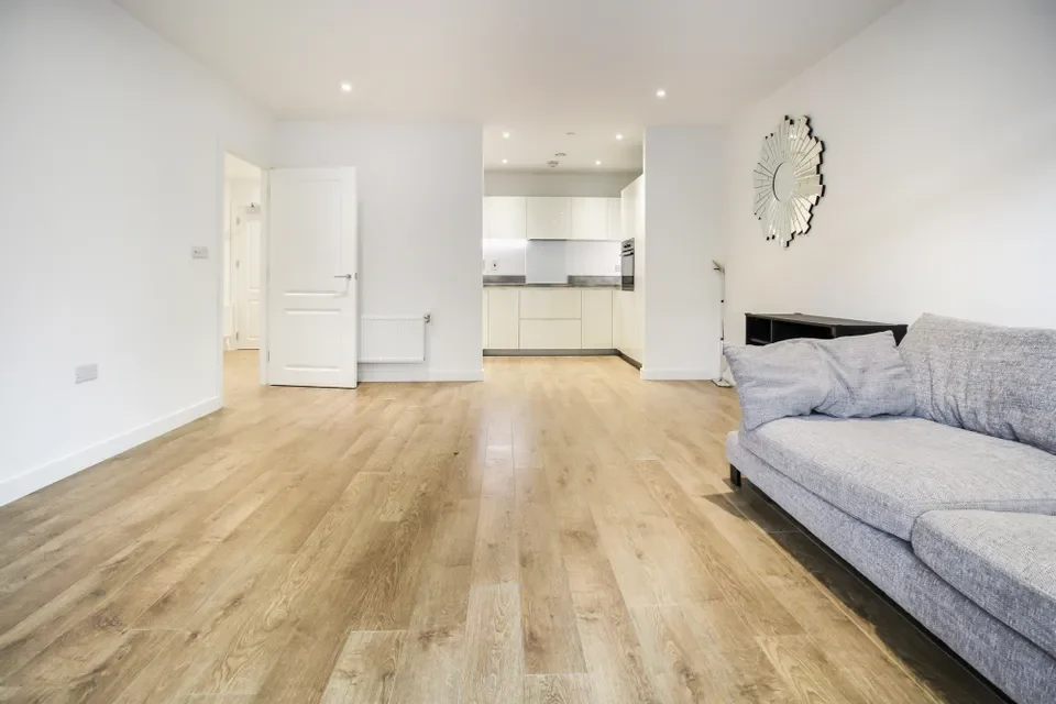 Flat Madeira Street in Greater London