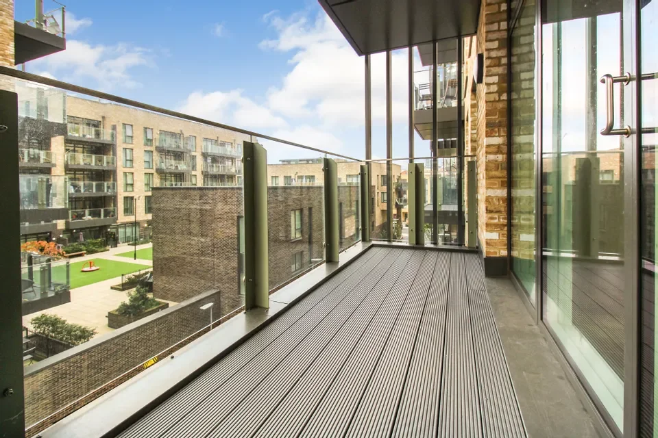 Flat Madeira Street in Greater London