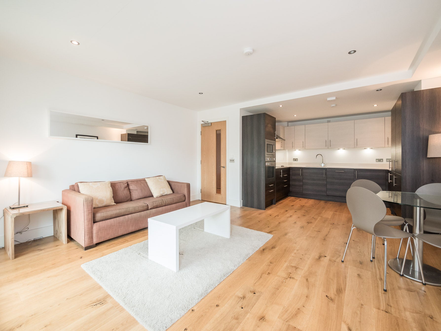 Flat Brandfield Street in City of Edinburgh