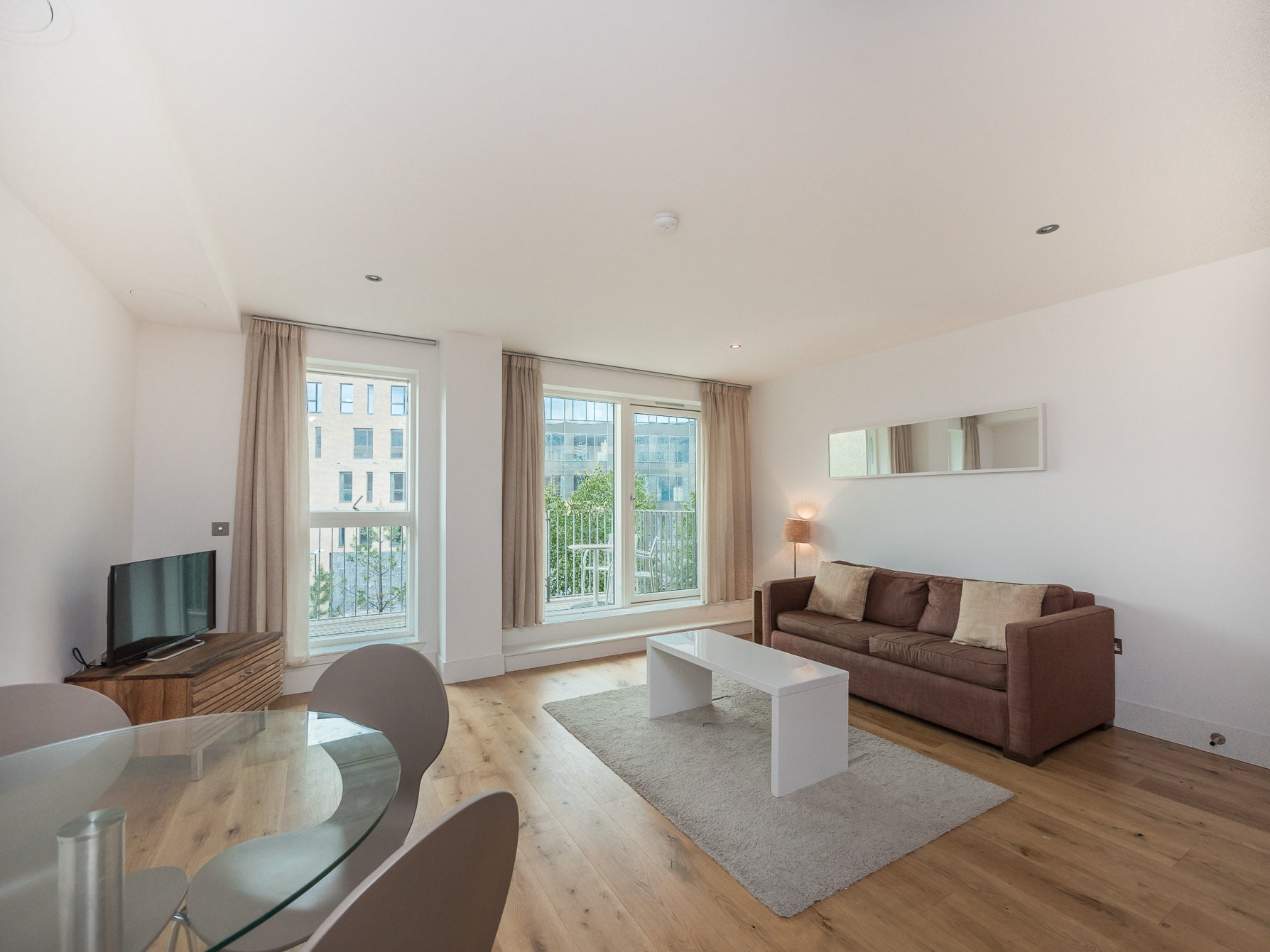Flat Brandfield Street in City of Edinburgh