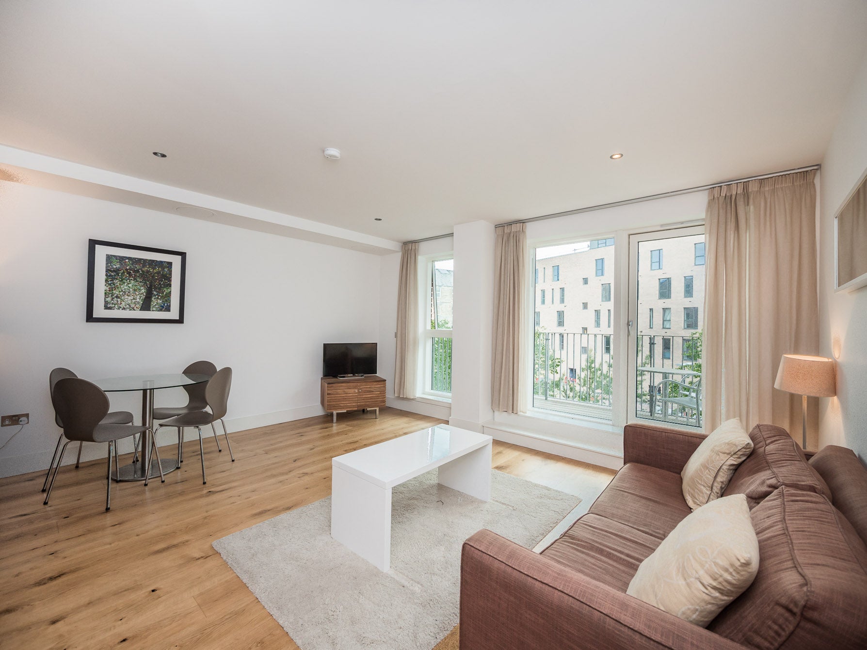 Flat Brandfield Street in City of Edinburgh