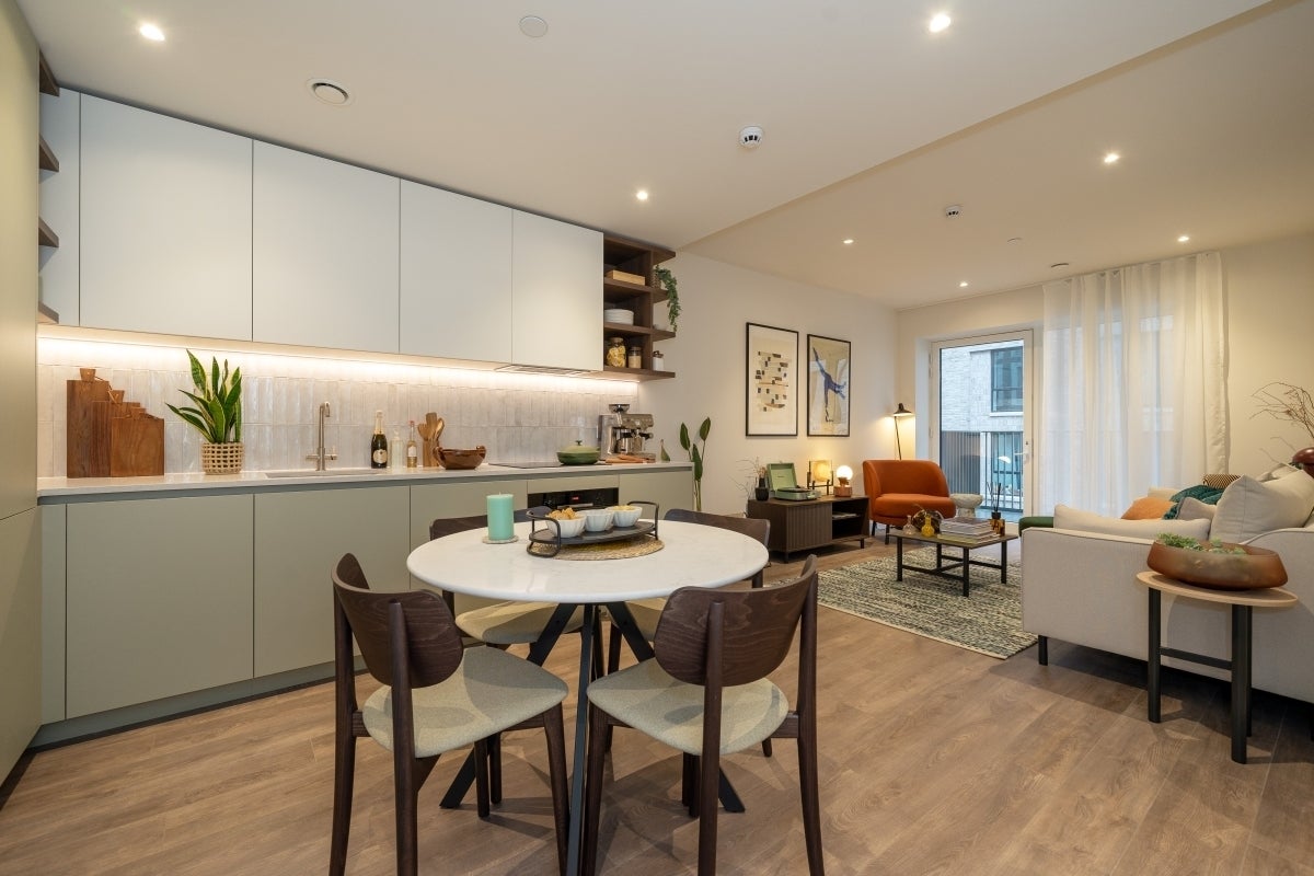 Flat Ribbon Lane in Greater London