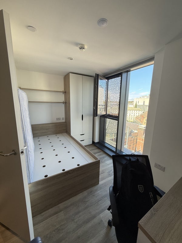 Room Cookridge Street in Leeds