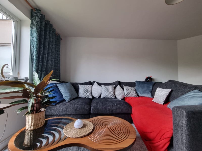 Room Broadwater Road in Greater London