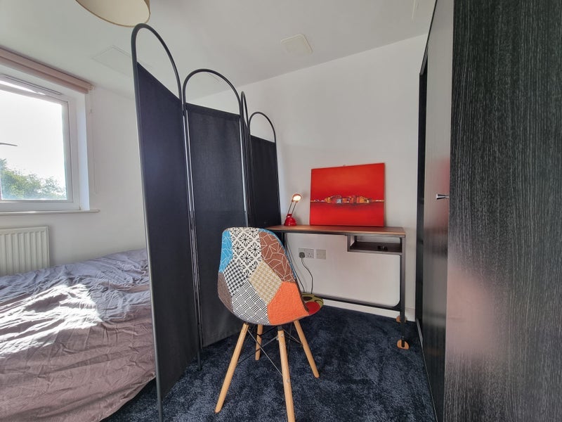 Room Broadwater Road in Greater London