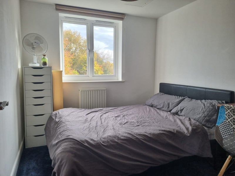 Room Broadwater Road in Greater London