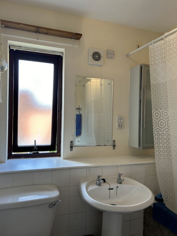 Room Maryhill Road in Glasgow