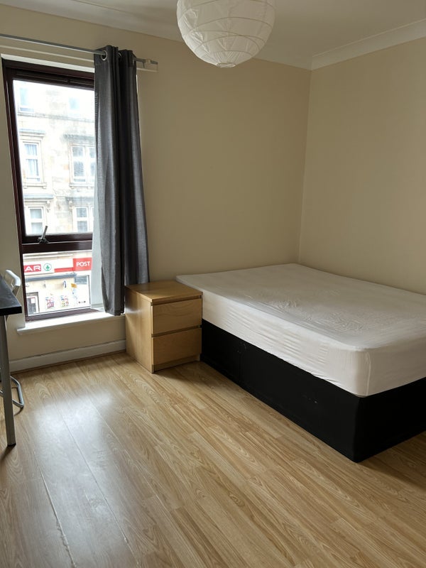 Room Maryhill Road in Glasgow
