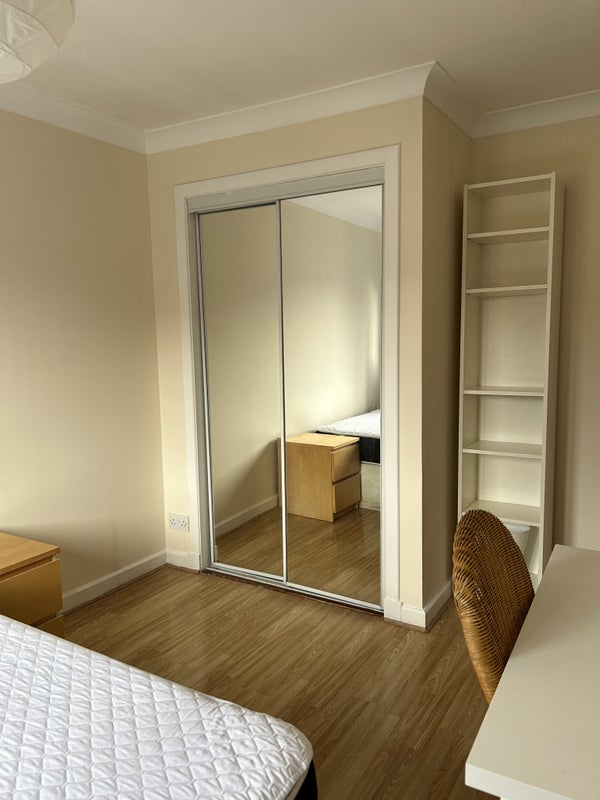 Room Maryhill Road in Glasgow