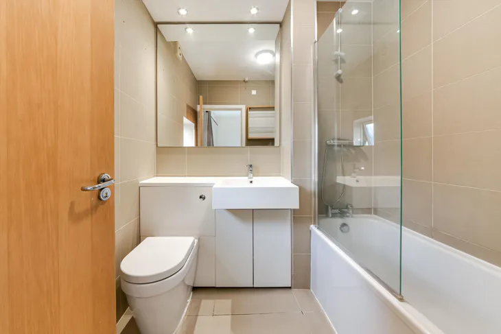 Flat Old Bellgate Place in Greater London